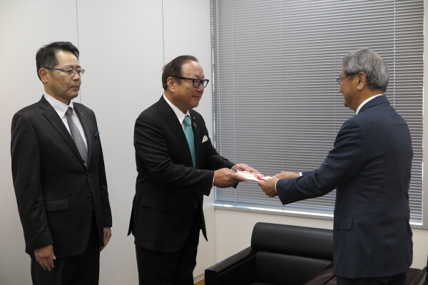 岡山県パチンコ・パチスロ業協同組合が関係報道機関へ寄付